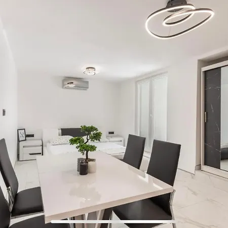 Ivana Black & White - Apartamento *