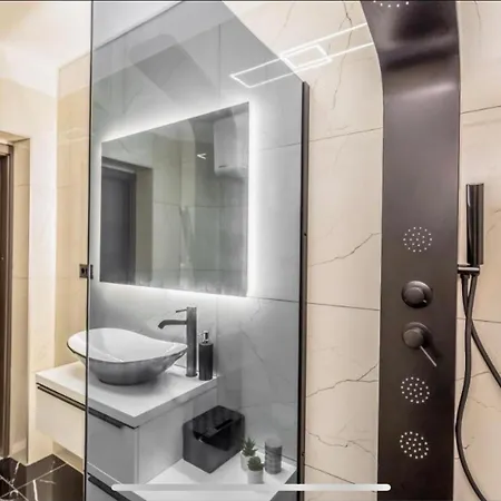 شقة Ivana Black & White -