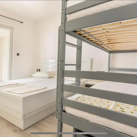 Apartment Ivana Black & White - Marusici (Split-Dalmatia)