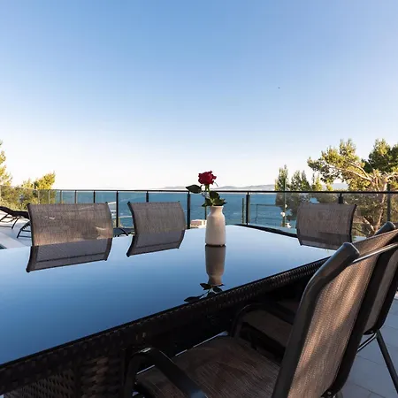 شقة Ivana Black & White - *