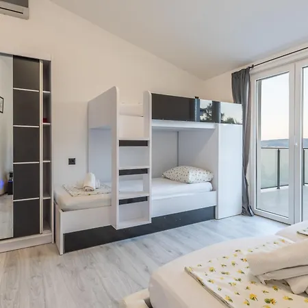 Ivana Black & White - Marusici (Split-Dalmatia)