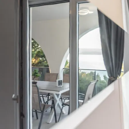 شقة Ivana Black & White -