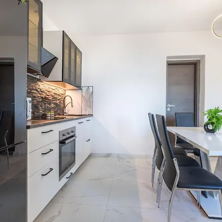 Ivana Black & White - Marusici (Split-Dalmatia)