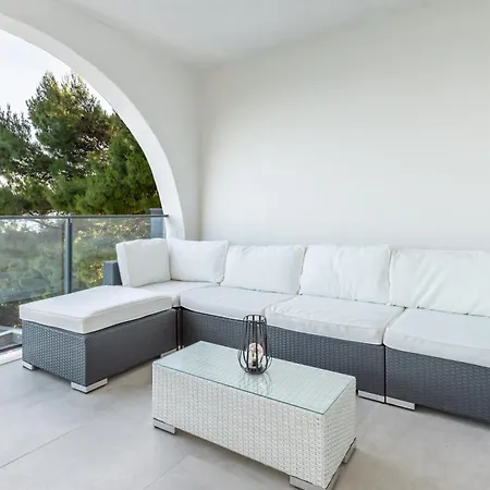 Ivana Black & White -