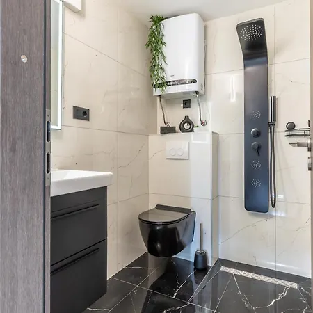 شقة Ivana Black & White - *