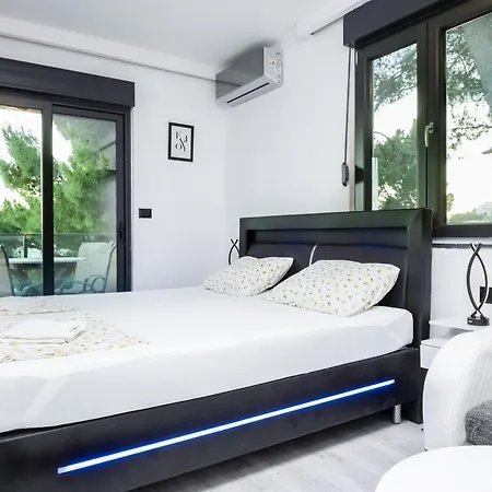 Ivana Black & White - * Marusici (Split-Dalmatia)