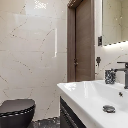 شقة Ivana Black & White -